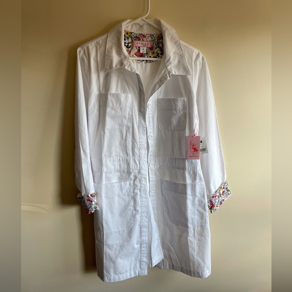 KOI Rebecca by Kathy Peterson lab coat - lots of pockets ladies size medium NWT